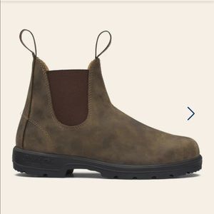Like new blundstone 585 classics